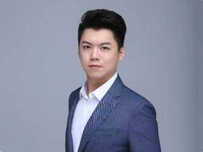 董事長兼總經理李港恩
